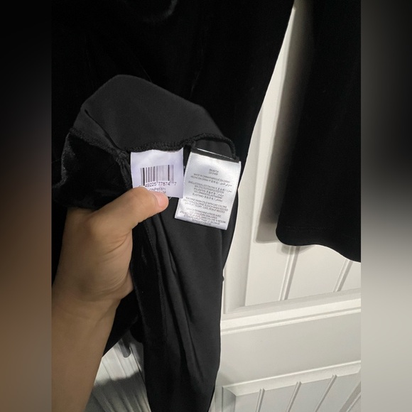 BCBGMAXAZRIA Womens Black
Velvet Twist Wrap Waist, Sz Medium - Picture 5 of 10